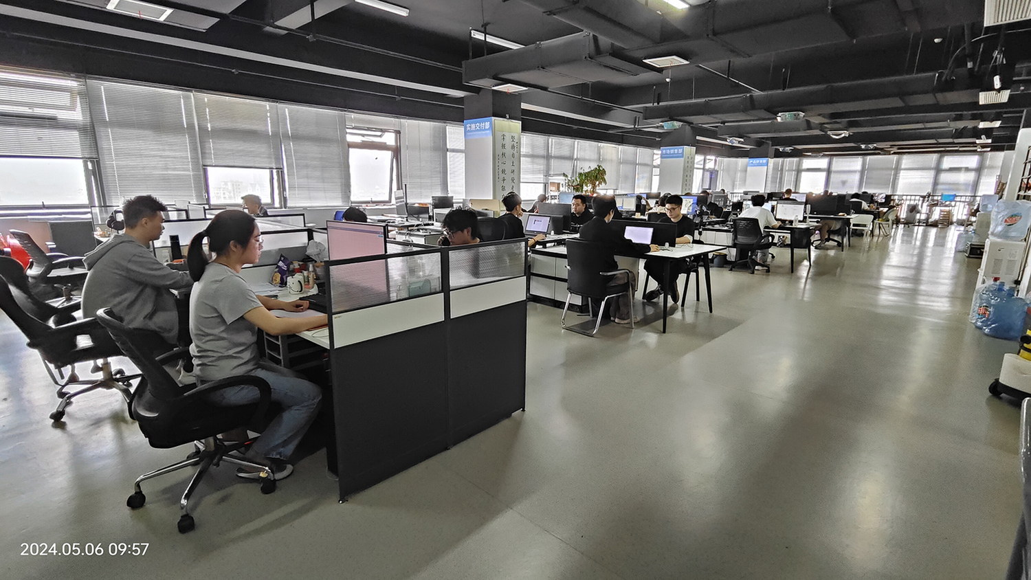 亚软数字公司办公内景